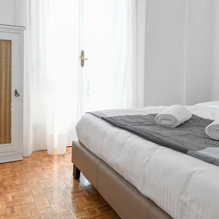Petralona Spacious Penthouse Apartment Athens