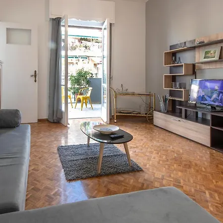 Petralona Spacious Penthouse * Athènes